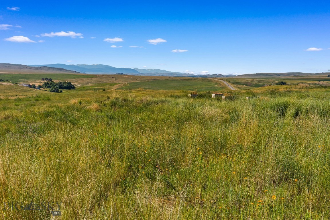 120 Horseshoe Loop