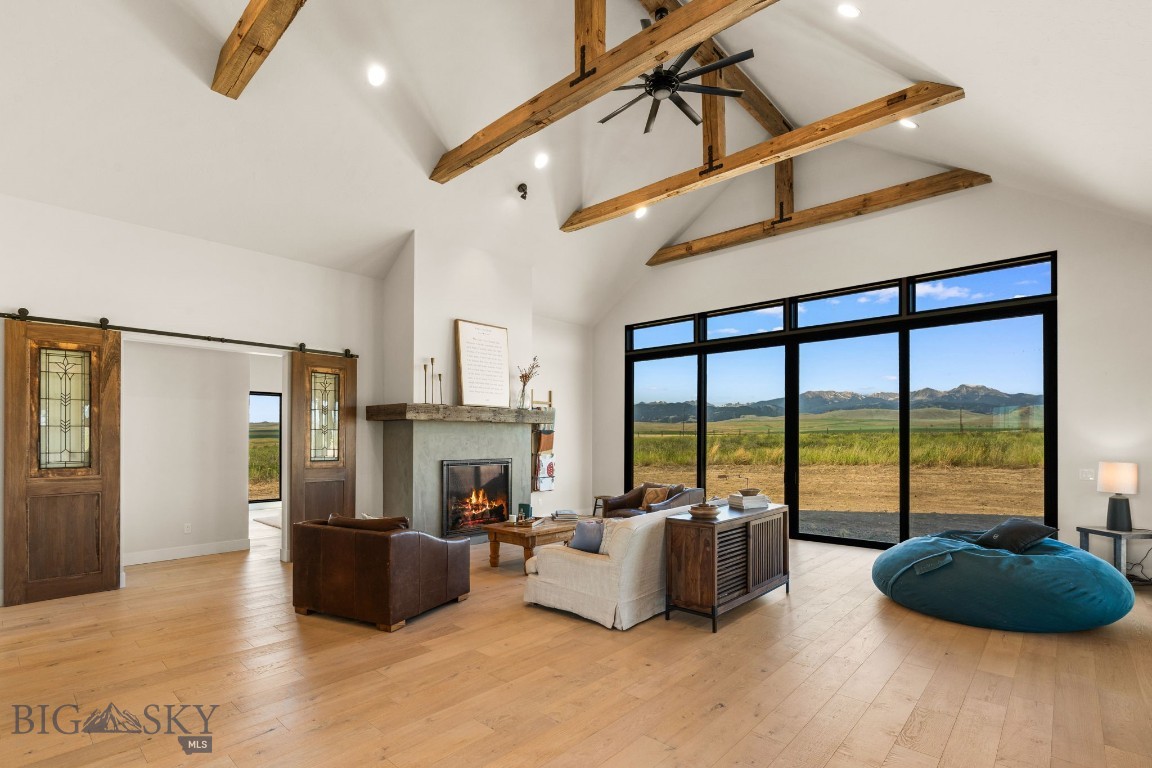 120 Horseshoe Loop
