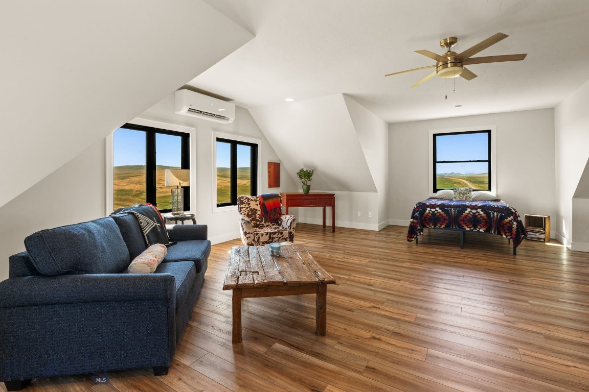 120 Horseshoe Loop