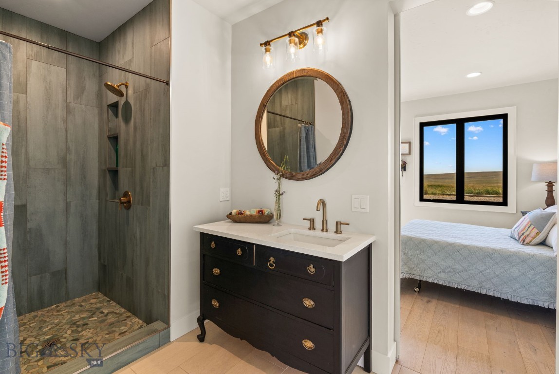 120 Horseshoe Loop