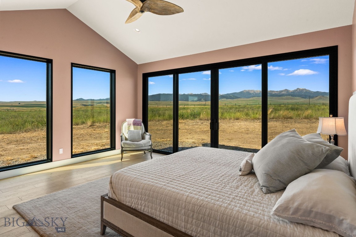 120 Horseshoe Loop