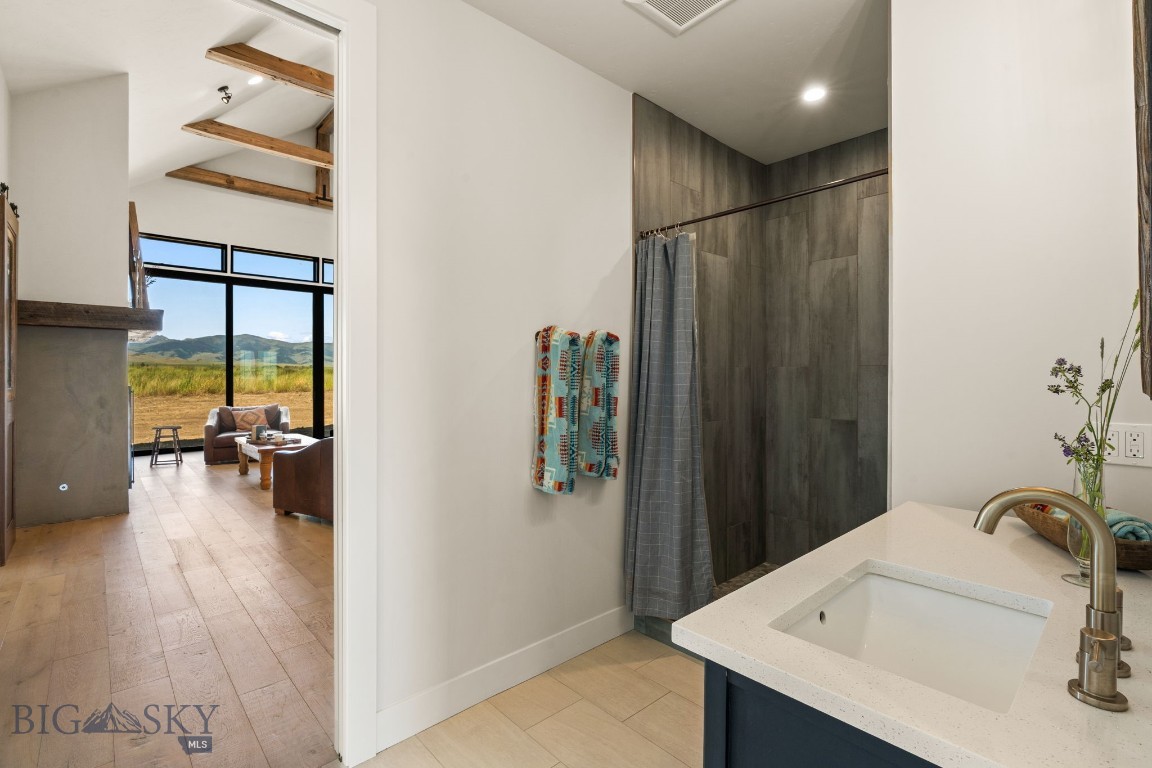 120 Horseshoe Loop