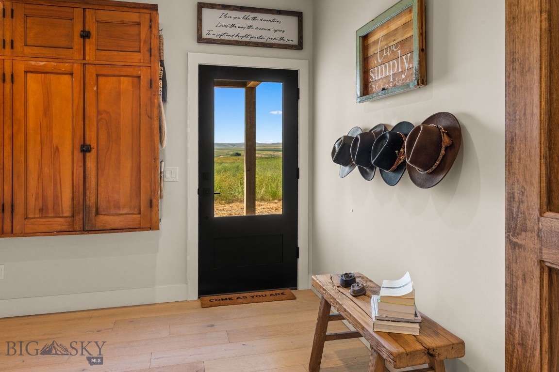 120 Horseshoe Loop