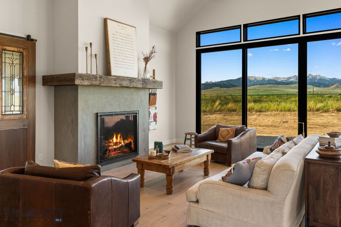 120 Horseshoe Loop