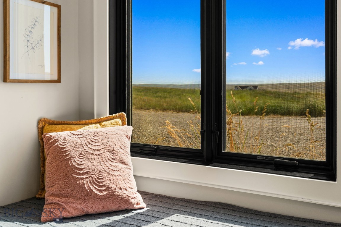 120 Horseshoe Loop