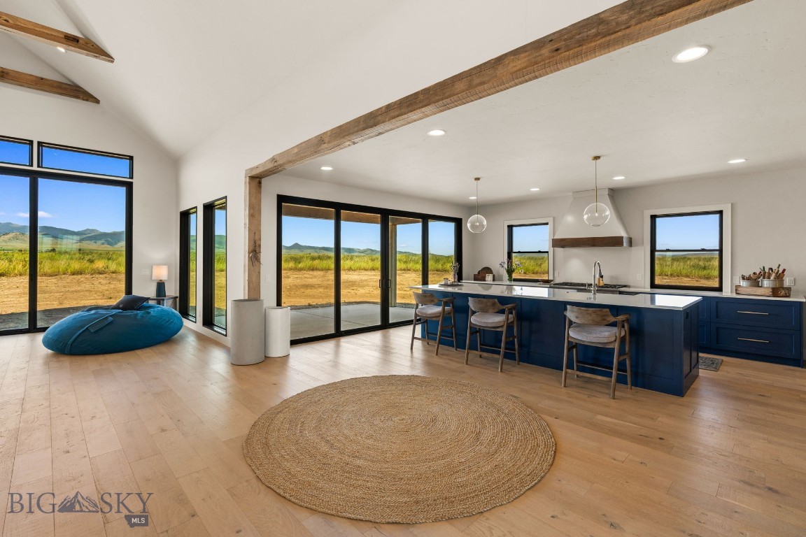 120 Horseshoe Loop