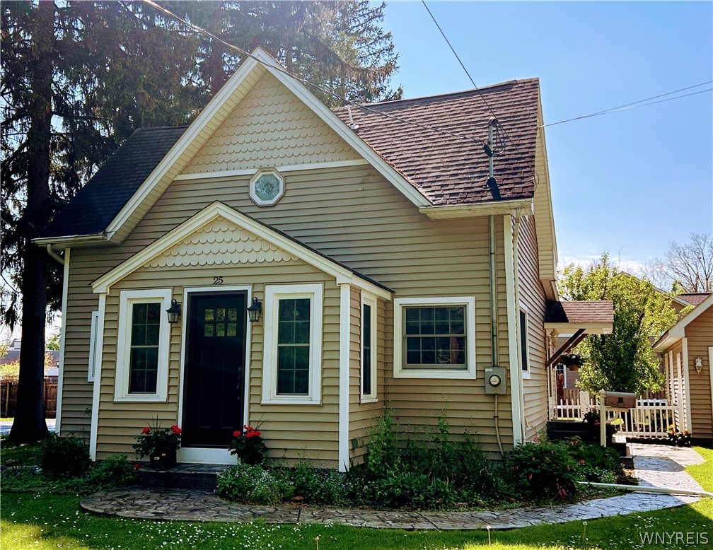 25 Hamlin Avenue