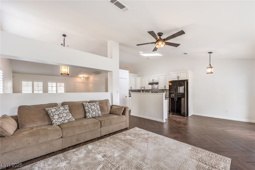 320 Mindoro Avenue