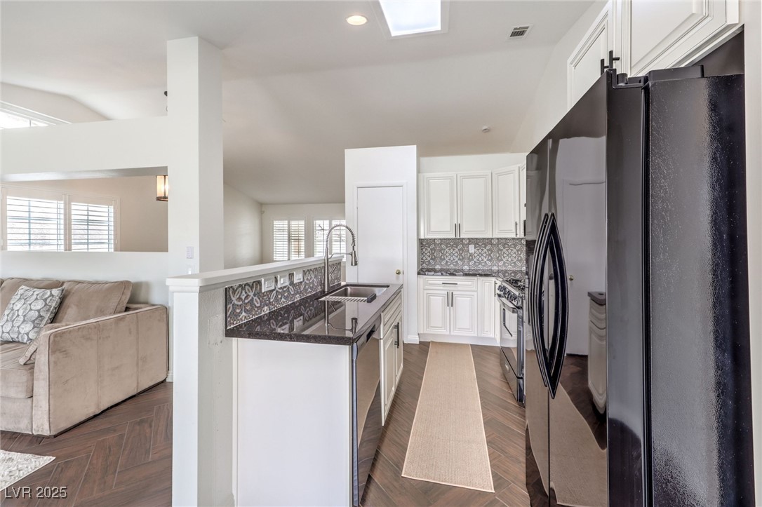 320 Mindoro Avenue