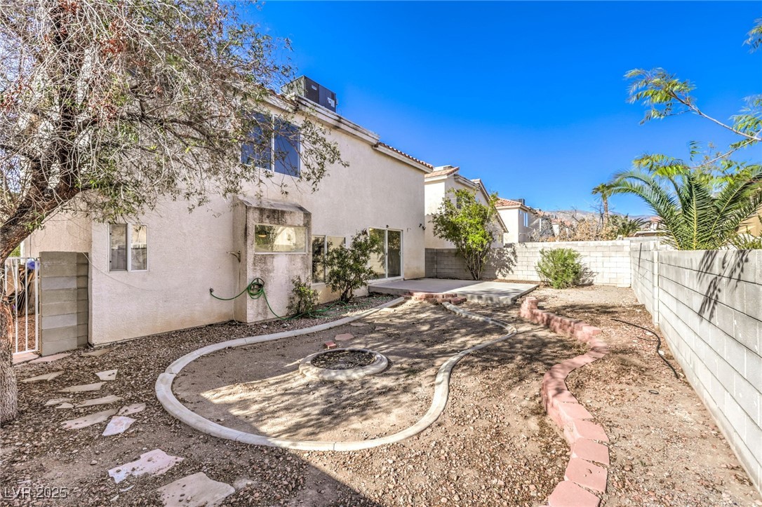 8736 Raindrop Canyon Avenue