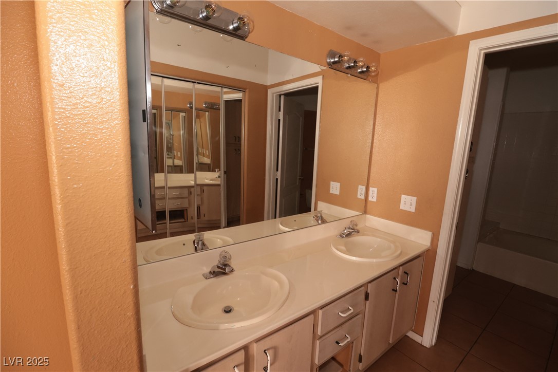 1900 North Torrey Pines Drive 225