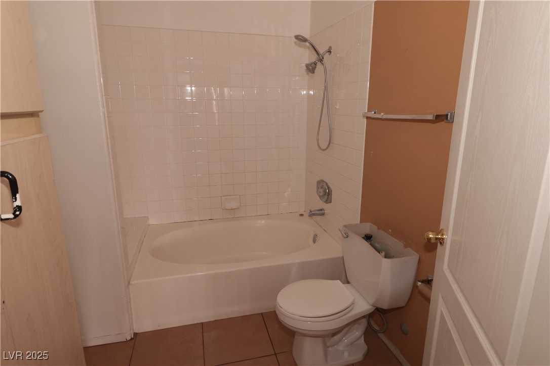 1900 North Torrey Pines Drive 225