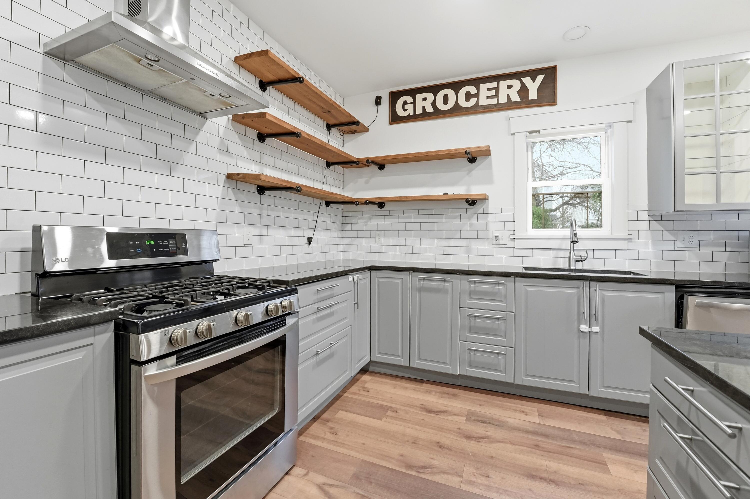 905 Mcallister Avenue, 903 903