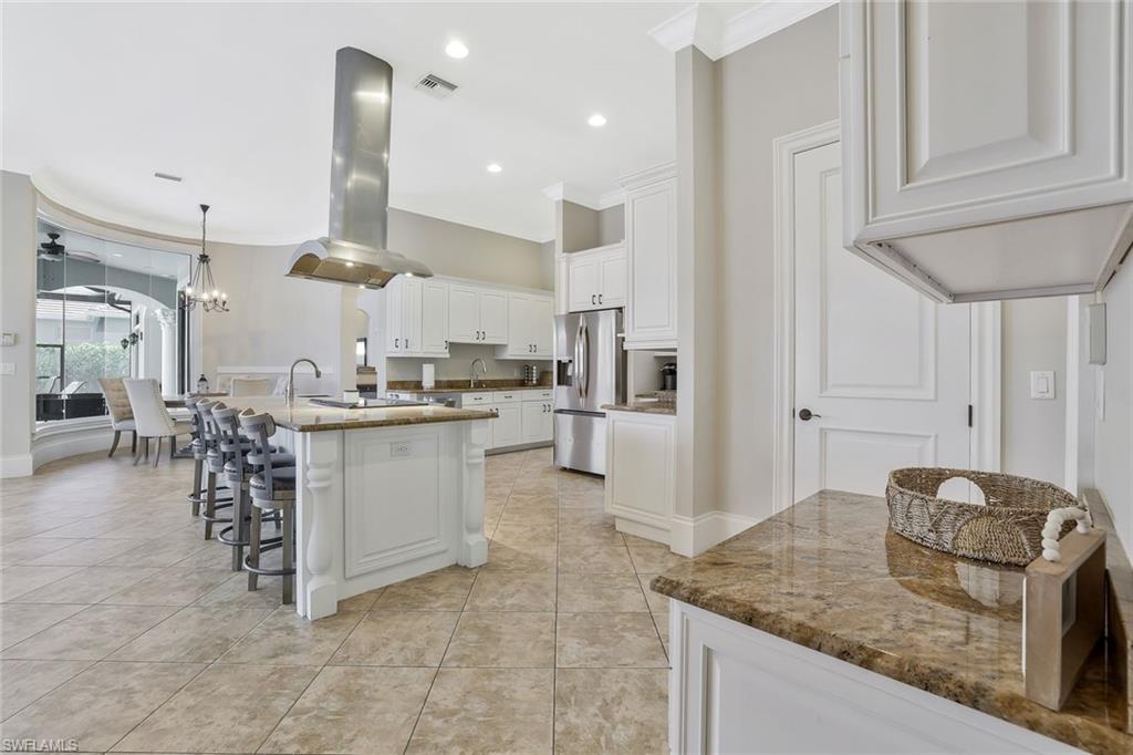 541 Taylor CT, MARCO ISLAND