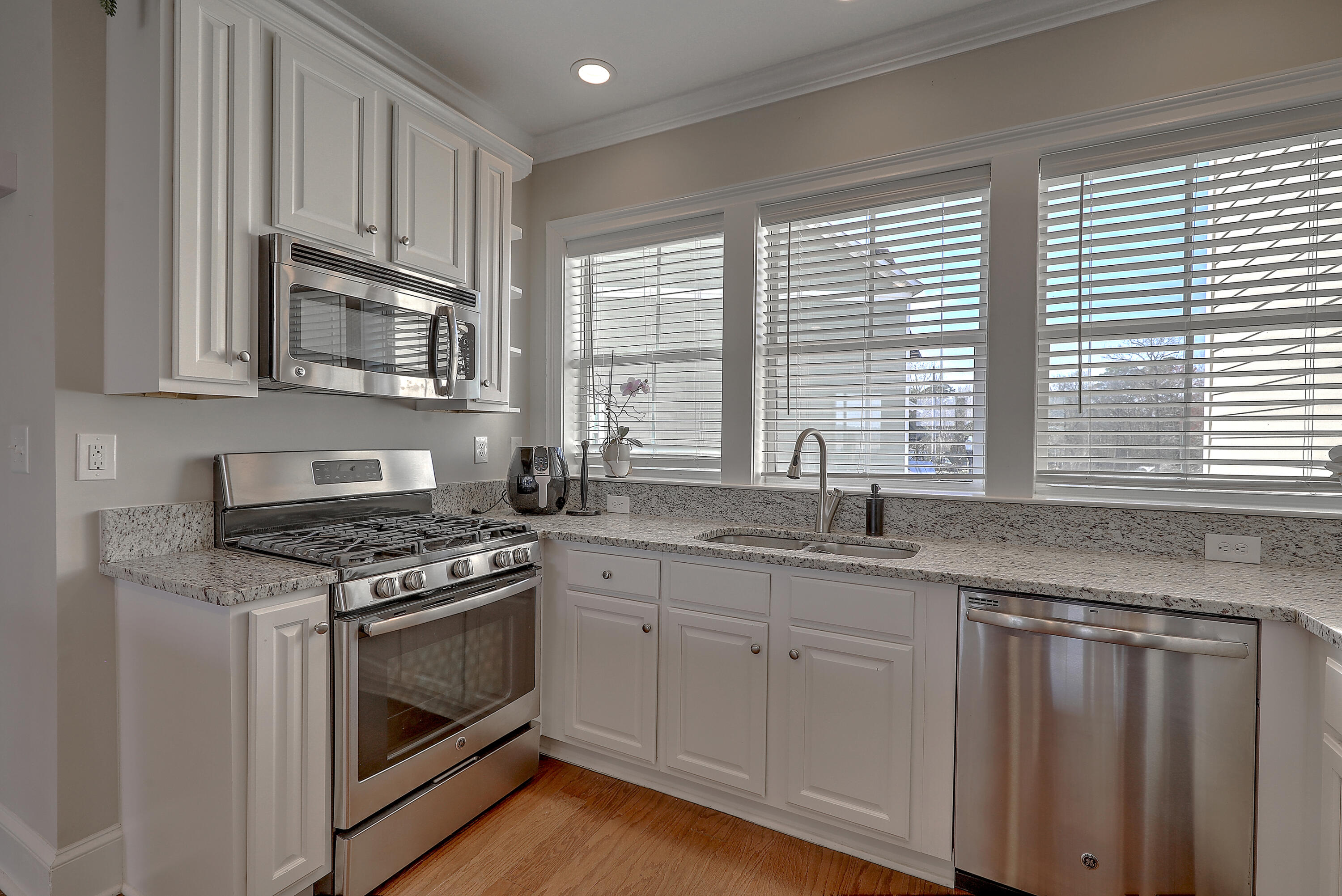 5911 Steward Street Unit: 12