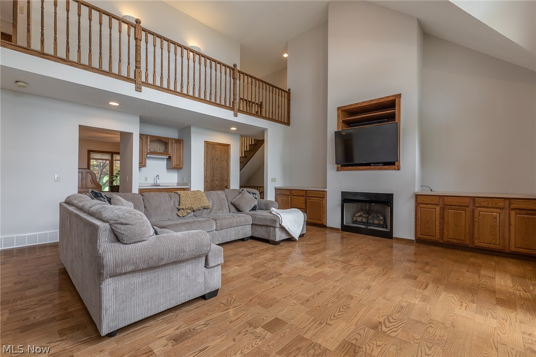 37947 Lake Shore Boulevard