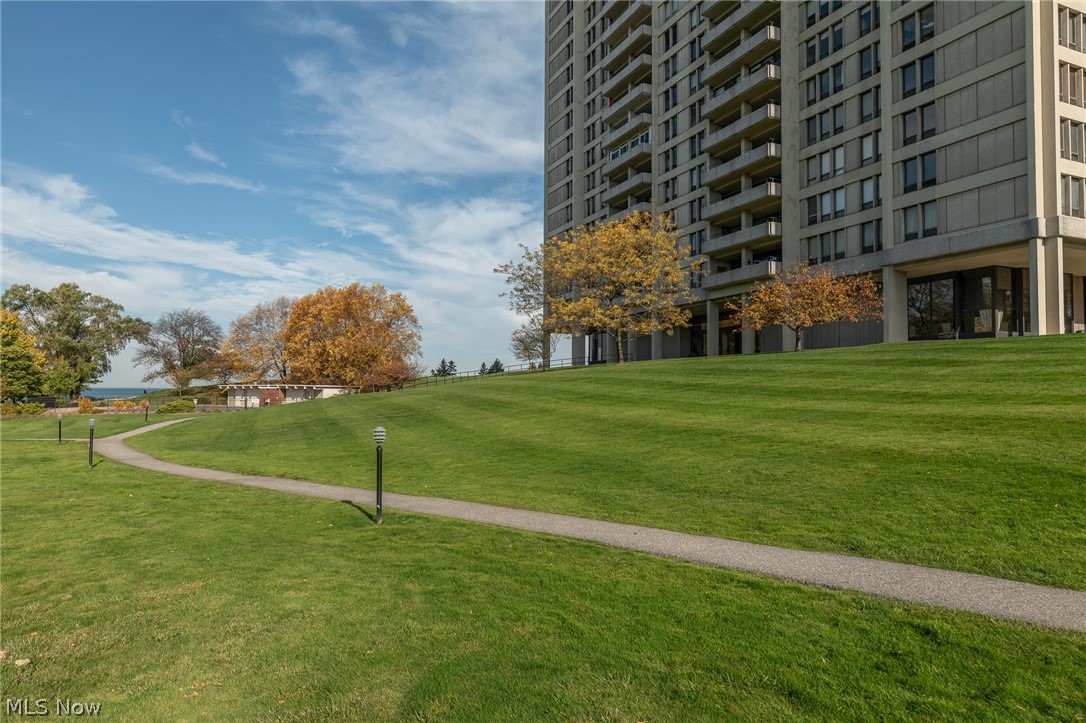 1 Bratenahl Place Unit: 901