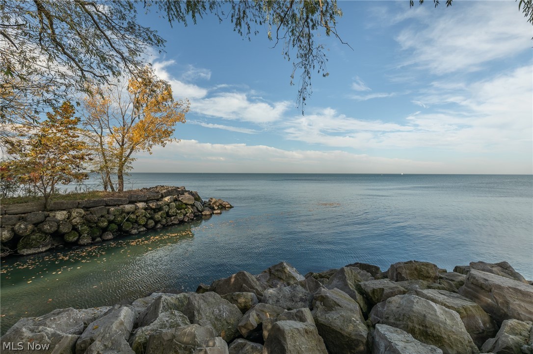 1 Bratenahl Place Unit: 901