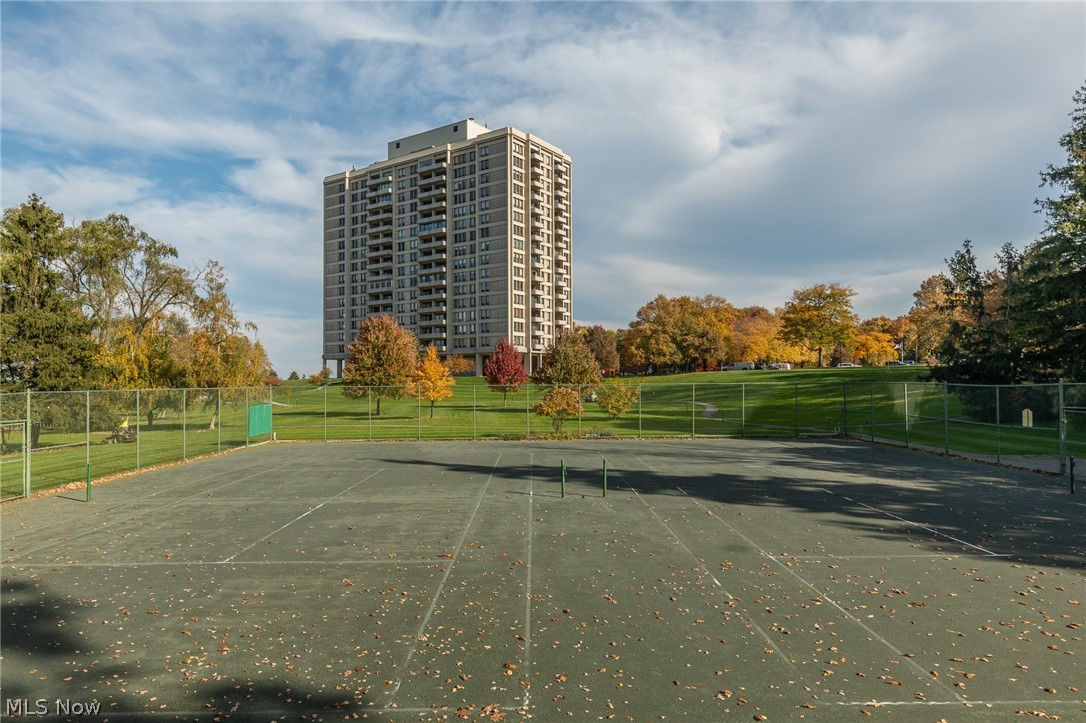 1 Bratenahl Place Unit: 901