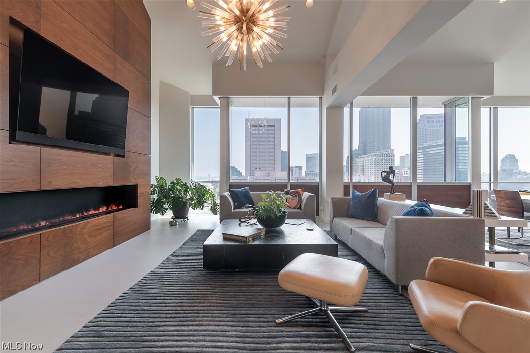 701 W Lakeside Avenue Unit: PH-2D