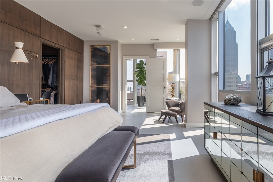 701 W Lakeside Avenue Unit: PH-2D