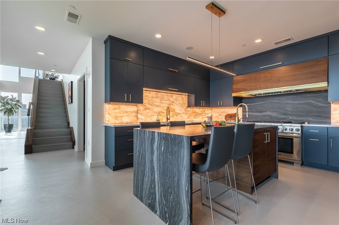 701 W Lakeside Avenue Unit: PH-2D