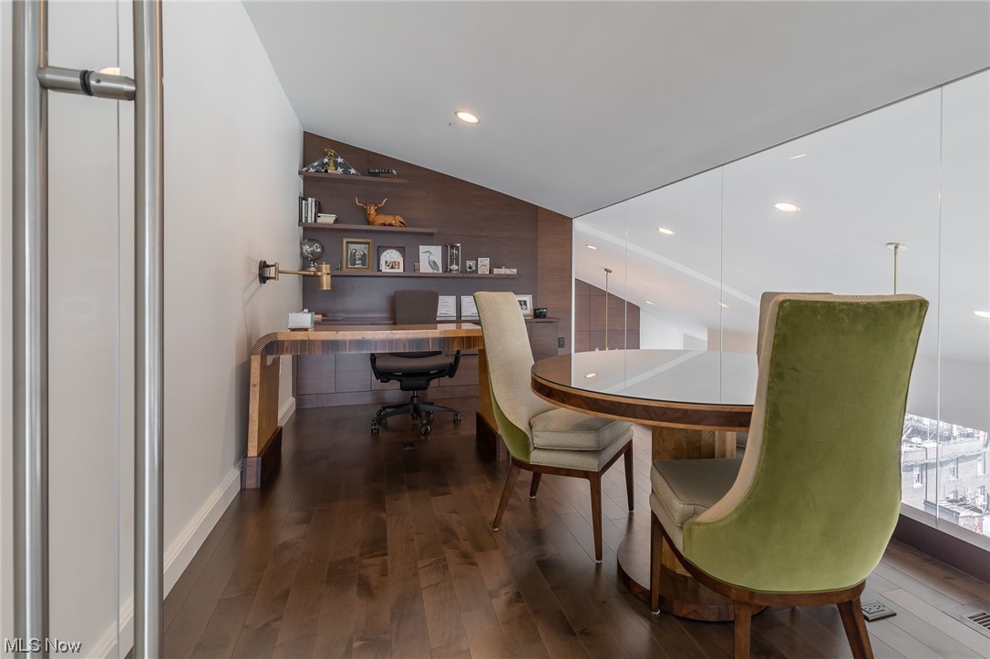 701 W Lakeside Avenue Unit: PH-2D