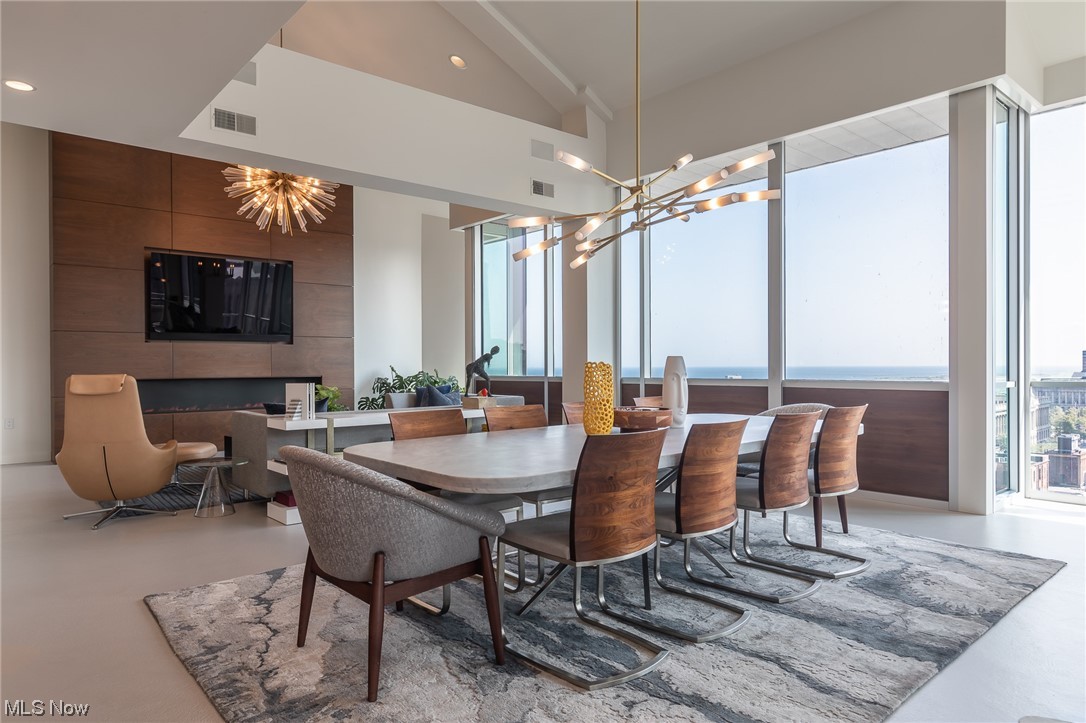 701 W Lakeside Avenue Unit: PH-2D