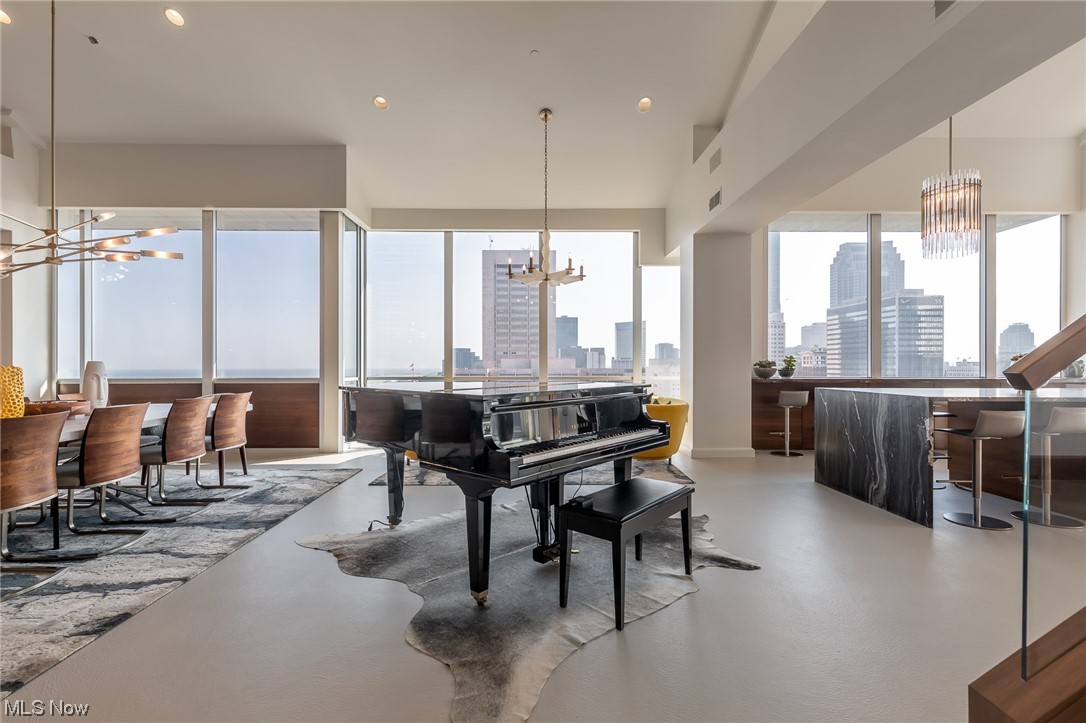 701 W Lakeside Avenue Unit: PH-2D