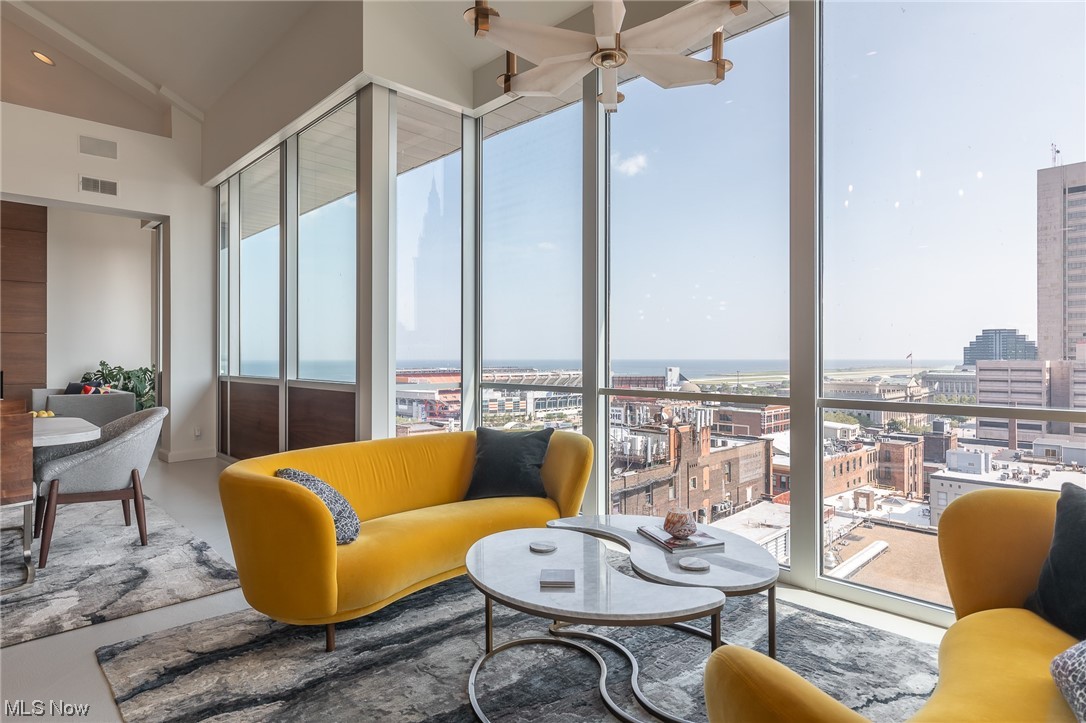 701 W Lakeside Avenue Unit: PH-2D