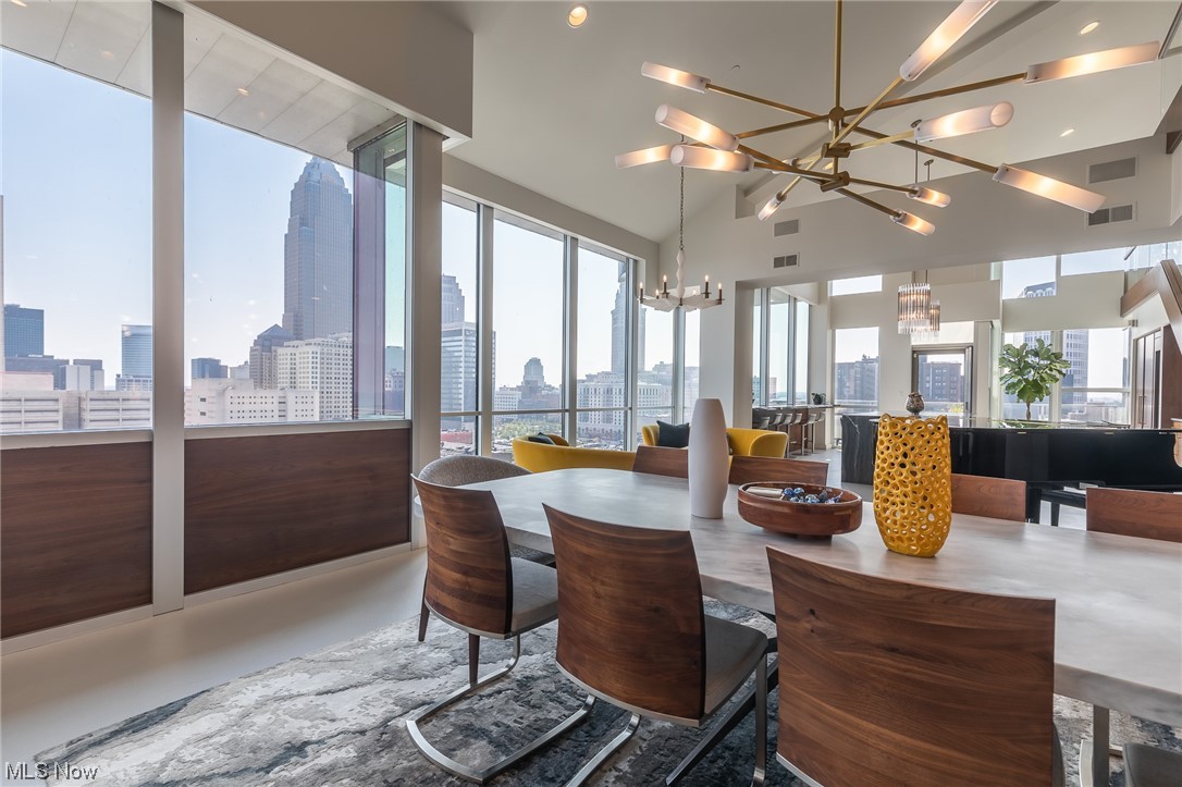 701 W Lakeside Avenue Unit: PH-2D