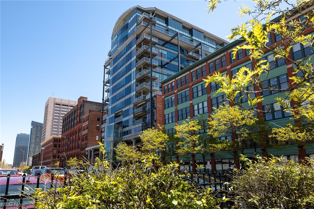 701 W Lakeside Avenue Unit: PH-2D
