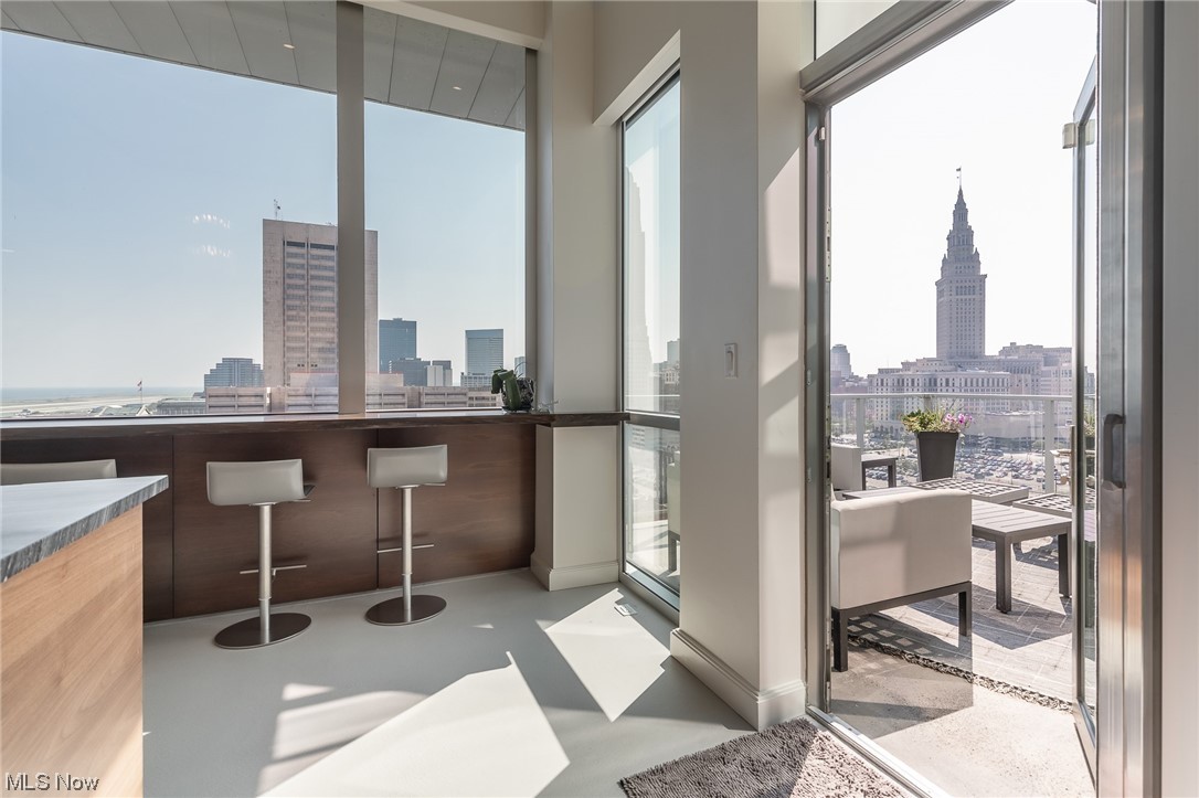 701 W Lakeside Avenue Unit: PH-2D