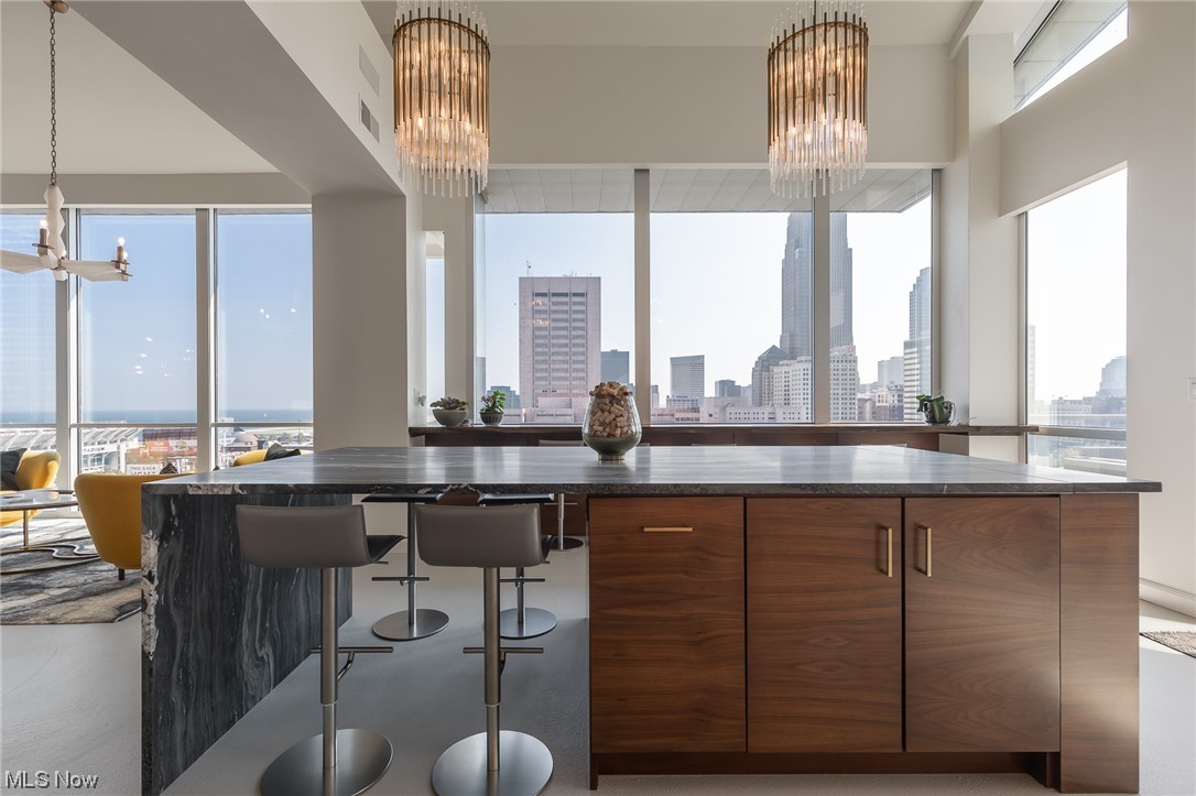 701 W Lakeside Avenue Unit: PH-2D