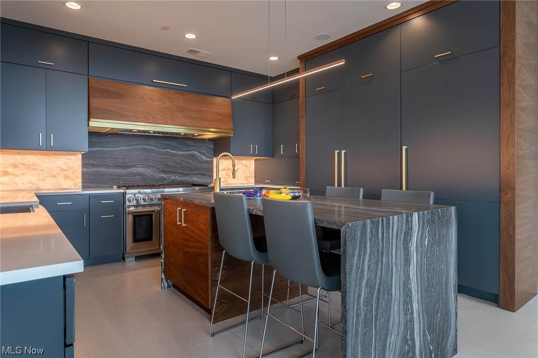 701 W Lakeside Avenue Unit: PH-2D