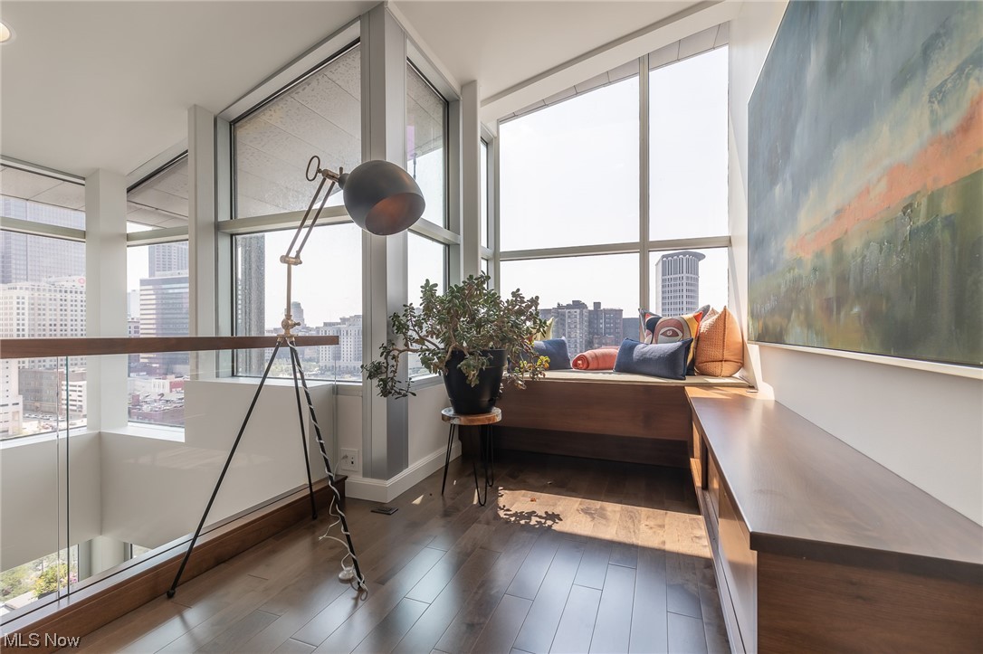701 W Lakeside Avenue Unit: PH-2D