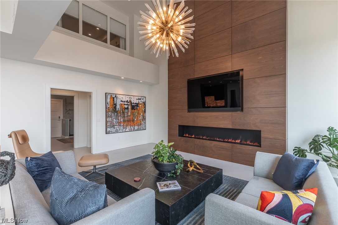 701 W Lakeside Avenue Unit: PH-2D