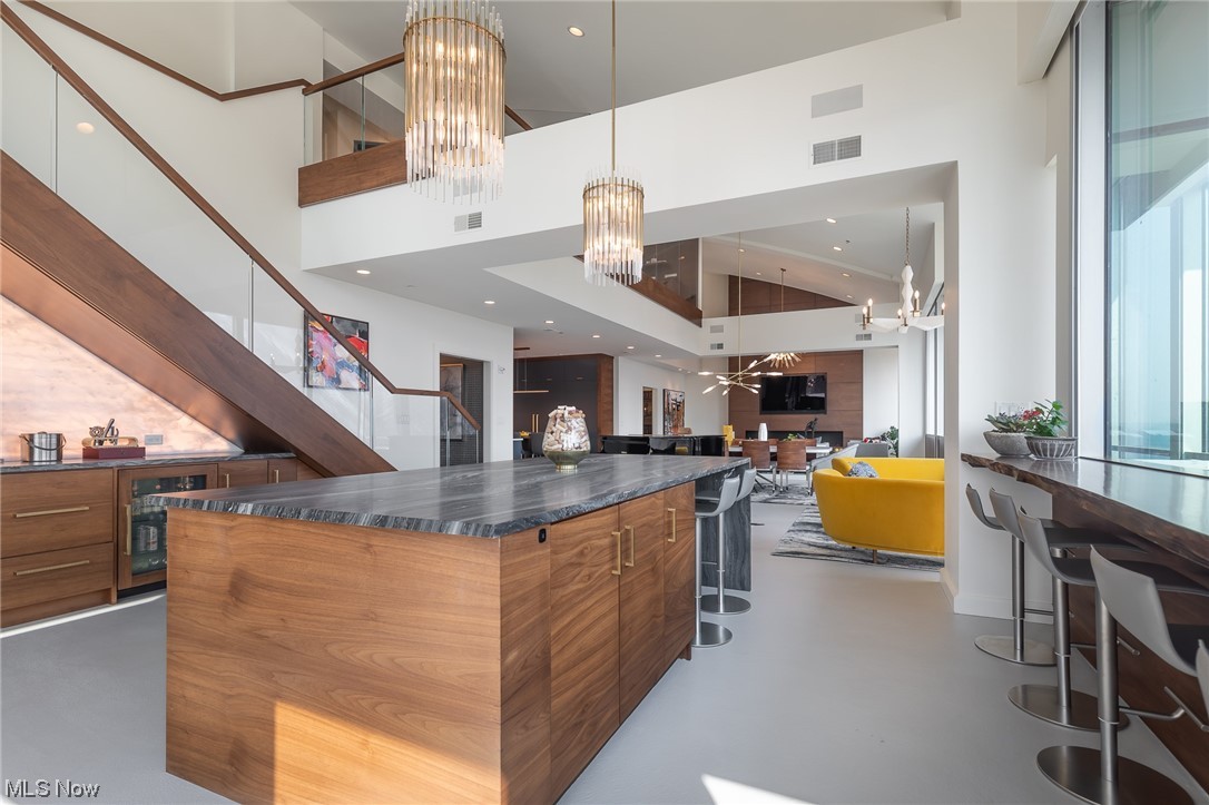 701 W Lakeside Avenue Unit: PH-2D
