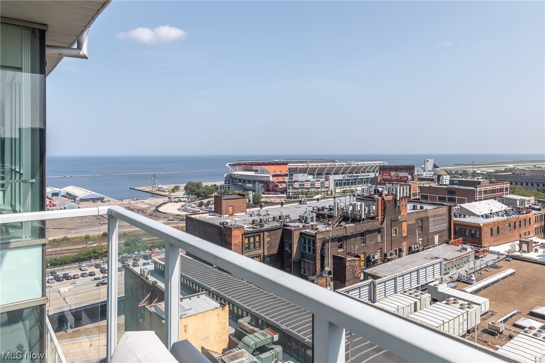 701 W Lakeside Avenue Unit: PH-2D