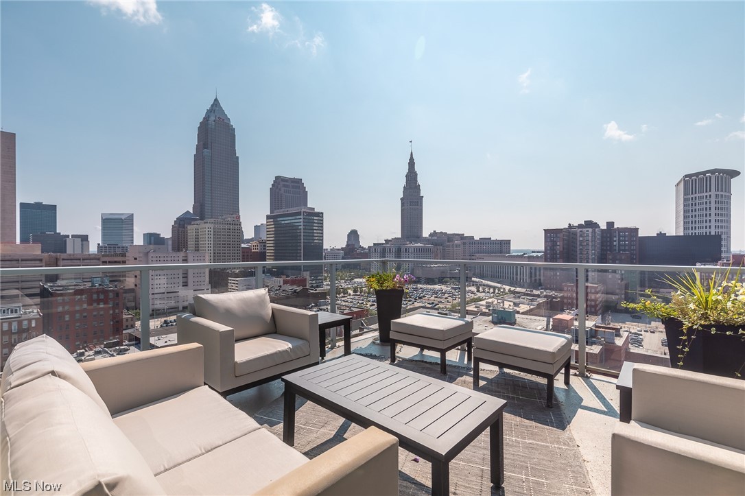 701 W Lakeside Avenue Unit: PH-2D