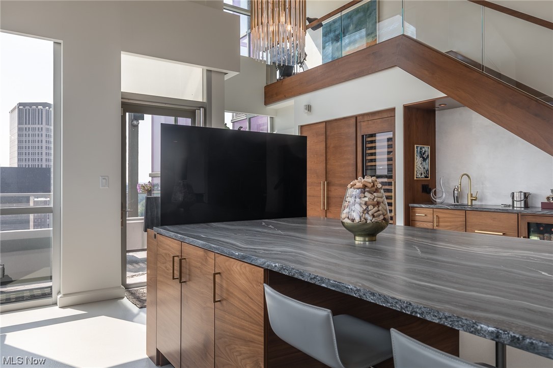 701 W Lakeside Avenue Unit: PH-2D