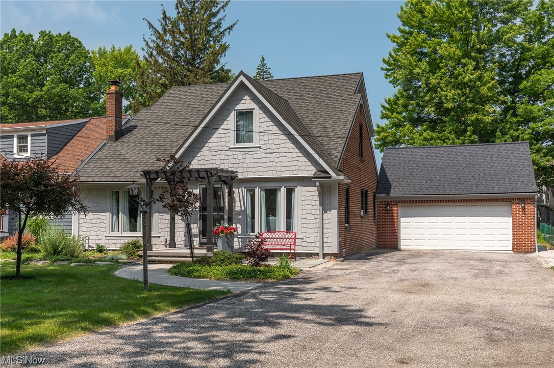 27 Minnewawa Drive
