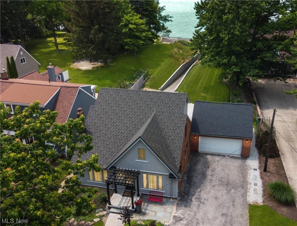 27 Minnewawa Drive