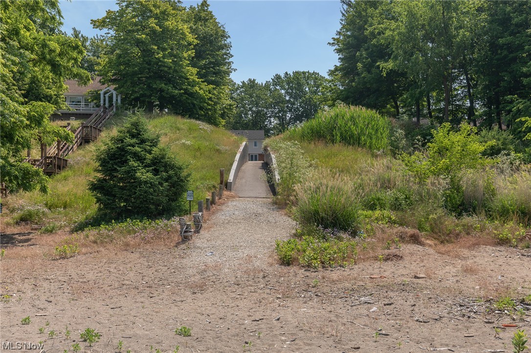 27 Minnewawa Drive