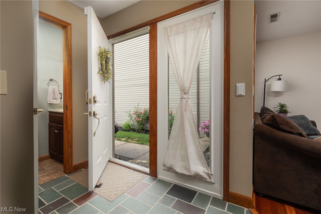7147 Windmill Lane