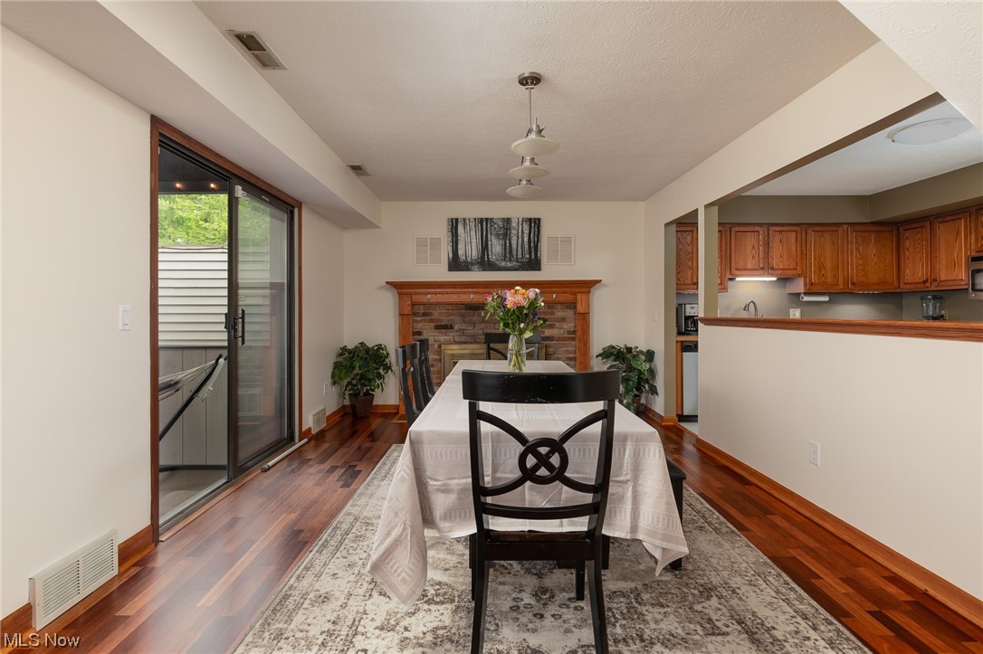 7147 Windmill Lane