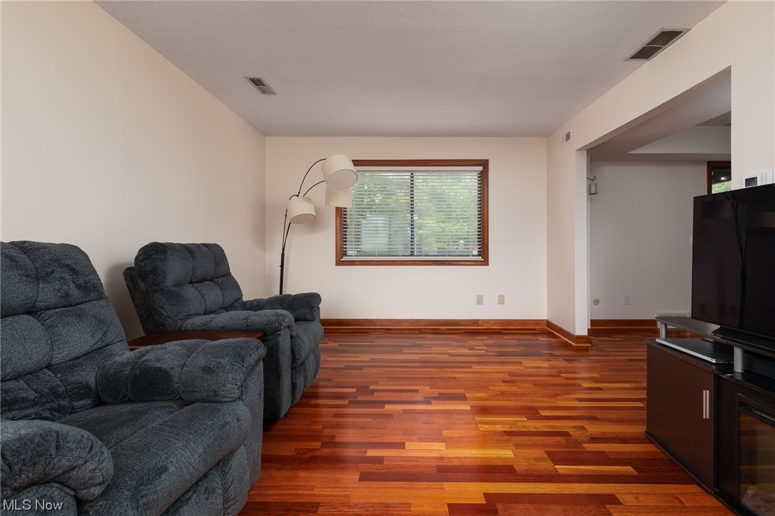 7147 Windmill Lane