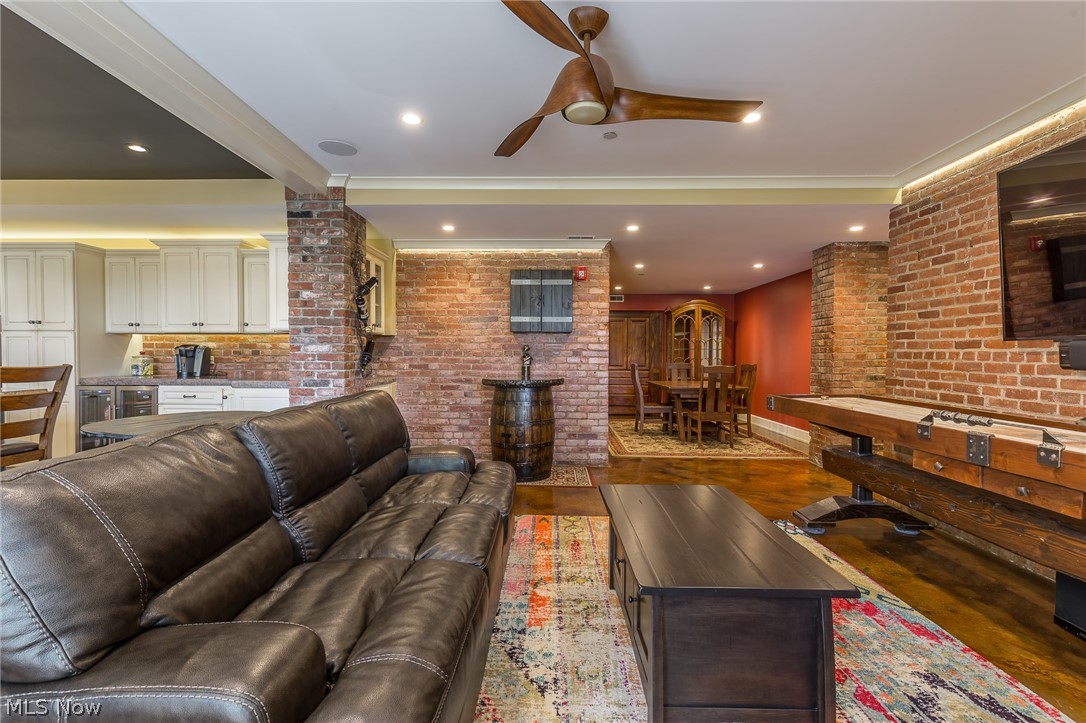 7482 Center Street 1-2