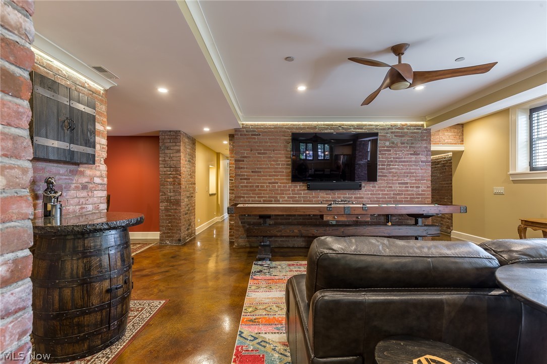7482 Center Street 1-2