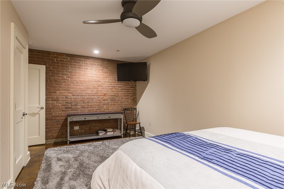 7482 Center Street 1-2